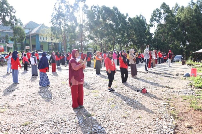 Pkk Dwp Bersama Dinkes Dan Dlh Lutim Gelar Senam Massal Dan Menanam Pohon