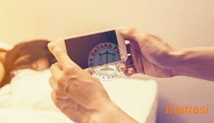 Diduga Sakit Hati, Seorang Suami Sebarkan Foto Bugil Istri