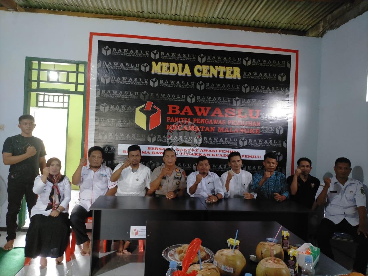 Kapolsek Malangke Sambut Ketua Bawaslu Luwu Utara Dan Panwascam Malangke