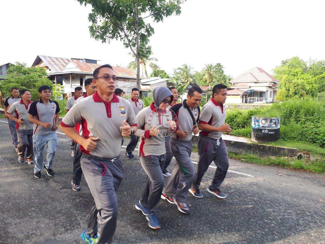 Tingkatkan Sinergitas, TNI-Polri Polres Luwu Utara Olahraga Bersama