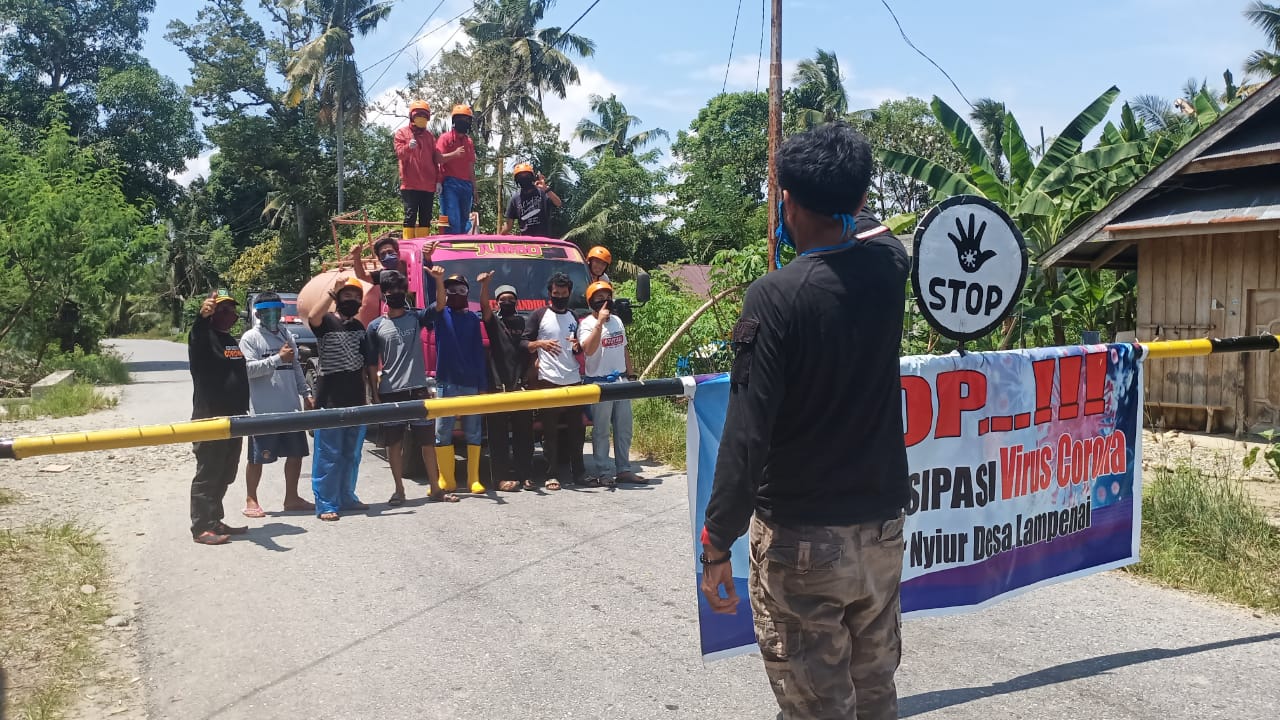 Relawan Desa Lampenai Kembali Semprotkan 2500 Liter Disinfektan