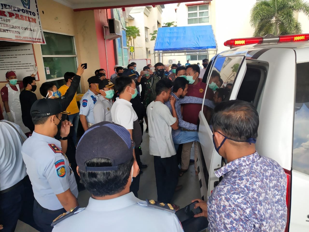 Jenazah DPO Polres Jeneponto Diserahkan ke Keluarga, Kapolres Beri Santunan