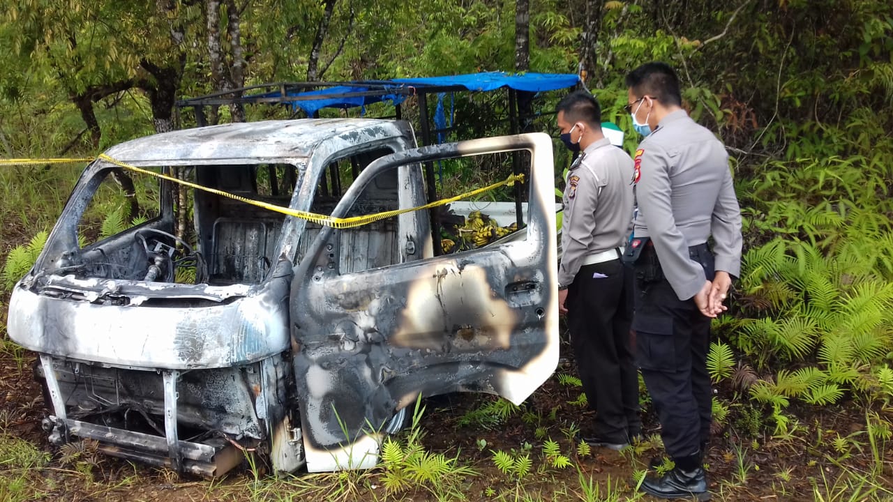 Satu Unit Mobil Pick Up Terbakar Saat Melaju di Terowongan Sorowako