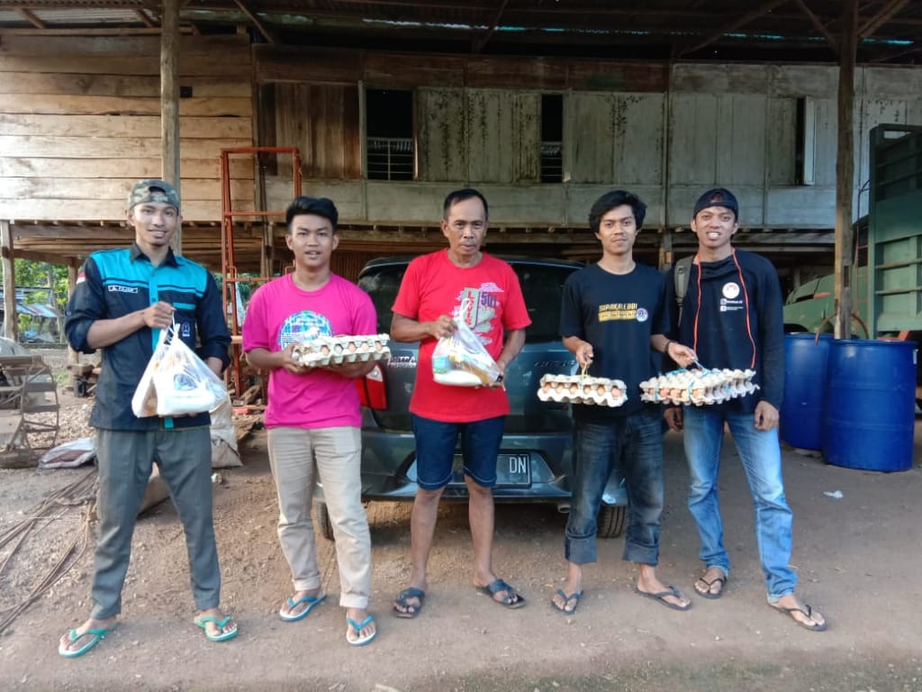 Diakhir Periode, Ketua DPC Kepmi Bone Patimpeng Kembali Salurkan Sembako