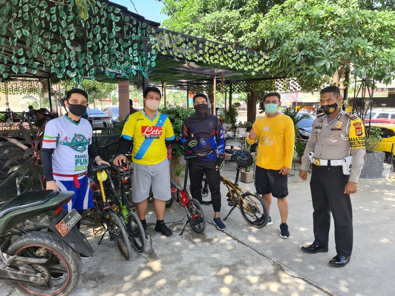 Sasar Komunitas Sepeda Lipat, Sat Lantas Polres Gowa Edukasi 4 M Tangkal Covid-19