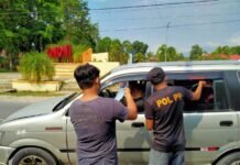 Dukung Luwu Timur Bermasker, Camat Tomoni Bagikan Masker Gratis