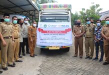 Pemkab Lutim Serahkan Bantuan Beras Untuk Warga Program Keluarga Harapan