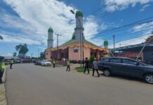 Ciptakan Rasa Aman, Polwan Polres Luwu Timur Lakukan PAM Sholat Jumat