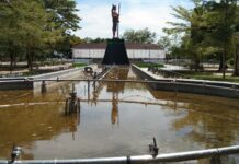 Taman Arung Palakka Terkesan Tidak Terawat, Kolam Air Mancur Dipenuhi Lumut