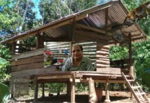 Hidup Seorang Diri, Warga Miskin di Bone Pinjam Uang Bangun Gubuk