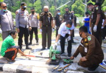 Disaksikan Forkopimda, Kajari Luwu Timur Musnahkan Barang Bukti