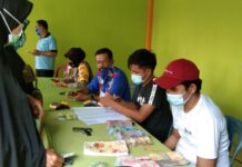 Tikor Kecamatan Bengo Bersama Bhabinkamtibmas Pantau Penyaluran PKH Desa Selli