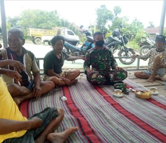 Sinergi Babinsa 04 Padang Sappa Bersama Tokoh Masyarakat di Wilayah Binaan