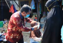Imbau Tertib Protokol Kesehatan, Pjs. Bupati Bagikan Masker Langsung ke Pengunjung Pasar
