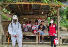 Pemdes Margolembo Bekerja Sama PMI Luwu Timur Lakukan Penyemprotan Disinfektan