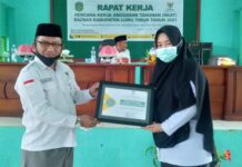 Menjadi OPD Muzakki Berzakat Payroll Terbanyak, Dinas Kesehatan dan Pertanian Mendapat Penghargaan dari BAZNAS Luwu Timur