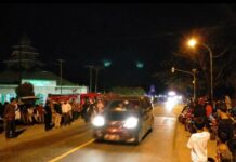 Penghormatan Terakhir Buat MTH, Warga Padati Jalan Trans Sulawesi