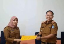 Rapat Evaluasi Kinerja Internal, Tiga Pejabat Bappeda Terima Penghargaan