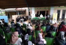 Melayat Istri Kadis PMPTSP Lutim, Sekda Kembali Ingatkan Protokol Kesehatan