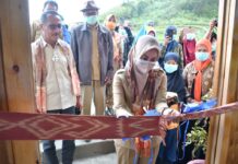 Resmikan Galeri Tenun Rongkong, Begini Harapan Bupati Luwu Utara