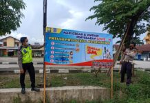 Minimalisir Kecelakaan, Satlantas Polres Luwu Timur Pasang Spanduk Imbauan