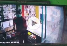 Video : Pencuri HP Terekam CCTV di Malili