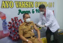 Sekda Luwu Timur Divaksin Pertama, Pj Bupati Ditunda