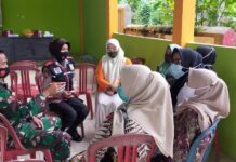 Jelang Vaksinasi, Babinsa Desa Selli Sosialisai Kepada Masyarakat