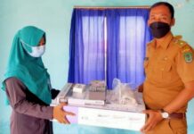 Serahkan Alat Kesehatan Posyandu, Kades Pincepute : Semoga Kesehatan Balita dan Ibu Hamil Semakin Baik