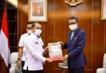 Terima SK dari Gubernur Sulsel, Sekda Luwu Timur Jabat PLH Bupati