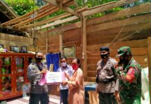 Lima Unit Rumah Warga Rusak, Bhabinkamtibmas Polsek Malili Beri Bantuan