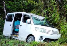 Hindari Genangan Air, Mobil Luxio Kecelakaan di Mangkutana