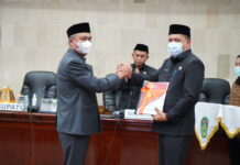 Bupati Luwu Timur Serahkan LKPJ TA. 2020 ke DPRD