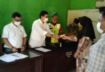 Serahkan Bantuan di Mappedeceng, Wabup Lutra : Ini Bentuk Kepedulian Pemda kepada Korban Bencana
