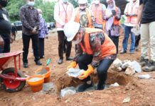 Wabup Budiman Letakkan Batu Pertama Gedung Perpustakaan Daerah Lutim