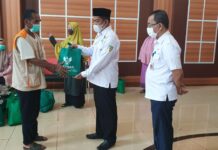 Sekda Apresiasi Bantuan Baznas Untuk Petugas Kebersihan Kantor Bupati