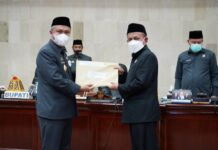 Bupati Luwu Timur Serahkan Tiga Ranperda ke DPRD