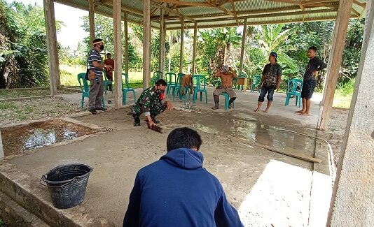 Pembangunan Kantor Desa Sumpira Dibangun Dengan Swadaya Aparat Desa