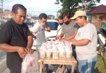 Peduli Sesama di Bulan Suci Ramadhan, Forum Komunikasi LSM-PERS Luwu Utara Bagi Seribu Takjil