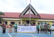 Bersama Baznas, Polres Luwu Timur Bagi Sembako ke Warga Kurang Mampu
