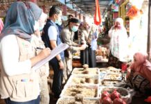 Timwas Temukan 5 Karung Kosmetik Kadaluarsa Saat Pengawasan di Pasar Malili