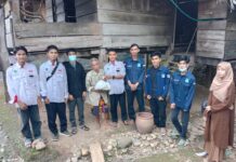 Indahnya Berbagi, KAMMI Luwu Timur Bagi Sembako di Tomoni