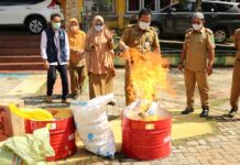 Timwas Obat dan Makanan Lutim Musnahkan Barang Kadaluarsa