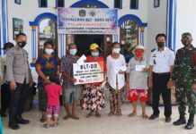Bhabinkamtibmas Polsek Tomoni Timur Dampingi Penyaluran BLT-DD di Desa Kertoraharjo