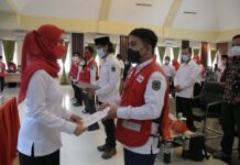 Lantik Pengurus KSR Unit Markas PMI Lutra, Bupati : Semoga Kehadiran PMI Semakin Dirasakan Manfaatnya