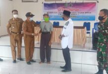 Salurkan BLT DD, Kades Mukti Jaya : Semoga Dapat Mengurangi Beban Warga Dalam Menyambut Idulfitri