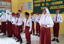 Penamatan dan Kenaikan Kelas MI Al Ikhwan Cempa, Isak Tangis Siswa Pecah