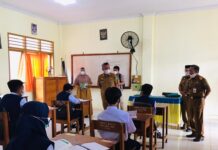 Pastikan PTM Berjalan Lancar, Kadisdik Lutim Pantau Sejumlah Sekolah