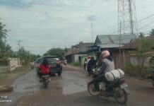 Jalan Penghubung di Tiroang Pinrang Rusak Parah