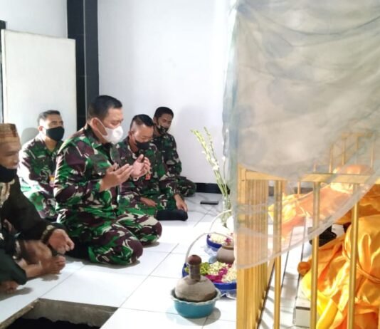 Jelang HUT Penerbangan TNI Angkatan Laut, Danpuspenerbal Ziarah ke Makam Para Leluhur